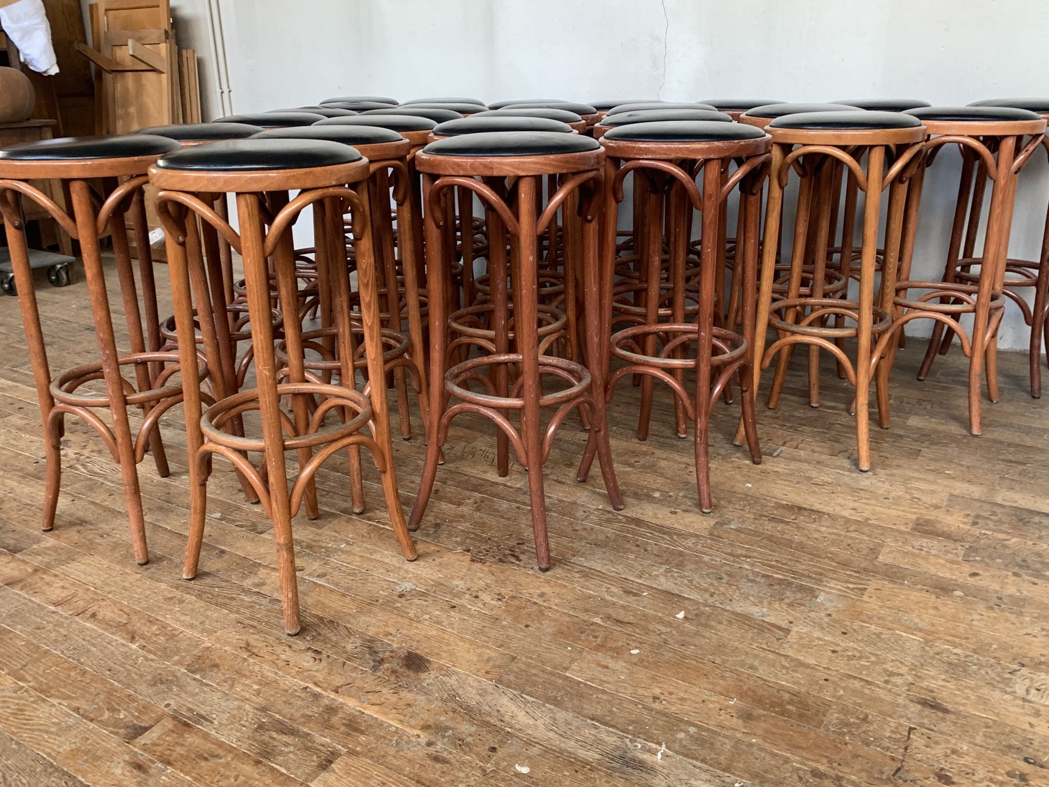 Series of 16 curved wooden bar stools dlg Thonet Baumann Fischel
