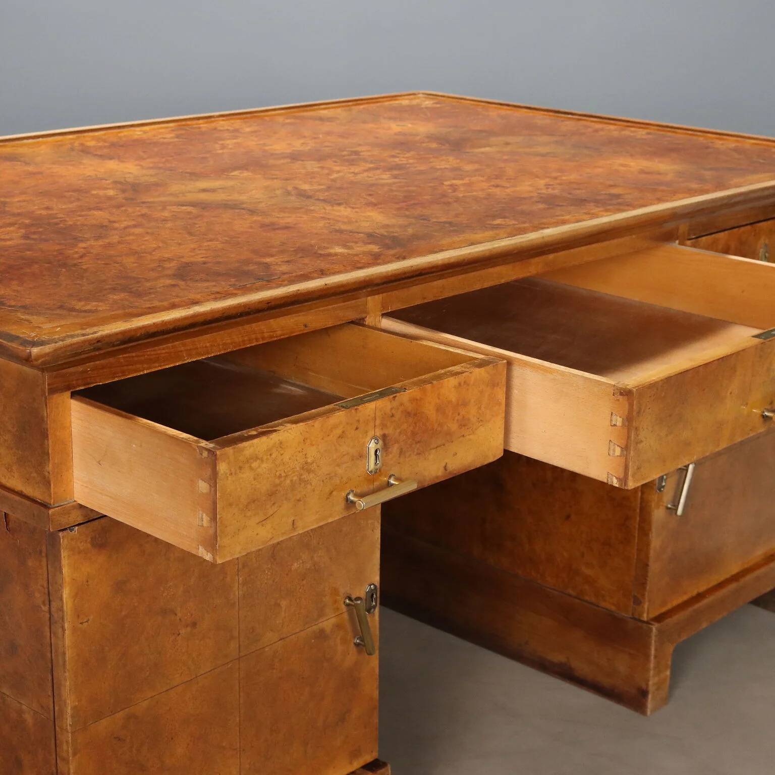 Antique Art Deco desk in walnut and walnut burl, 20th century