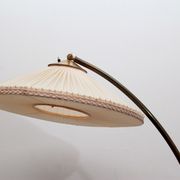 Lampadaire des années 1950 en laiton avec abat-jour plisée