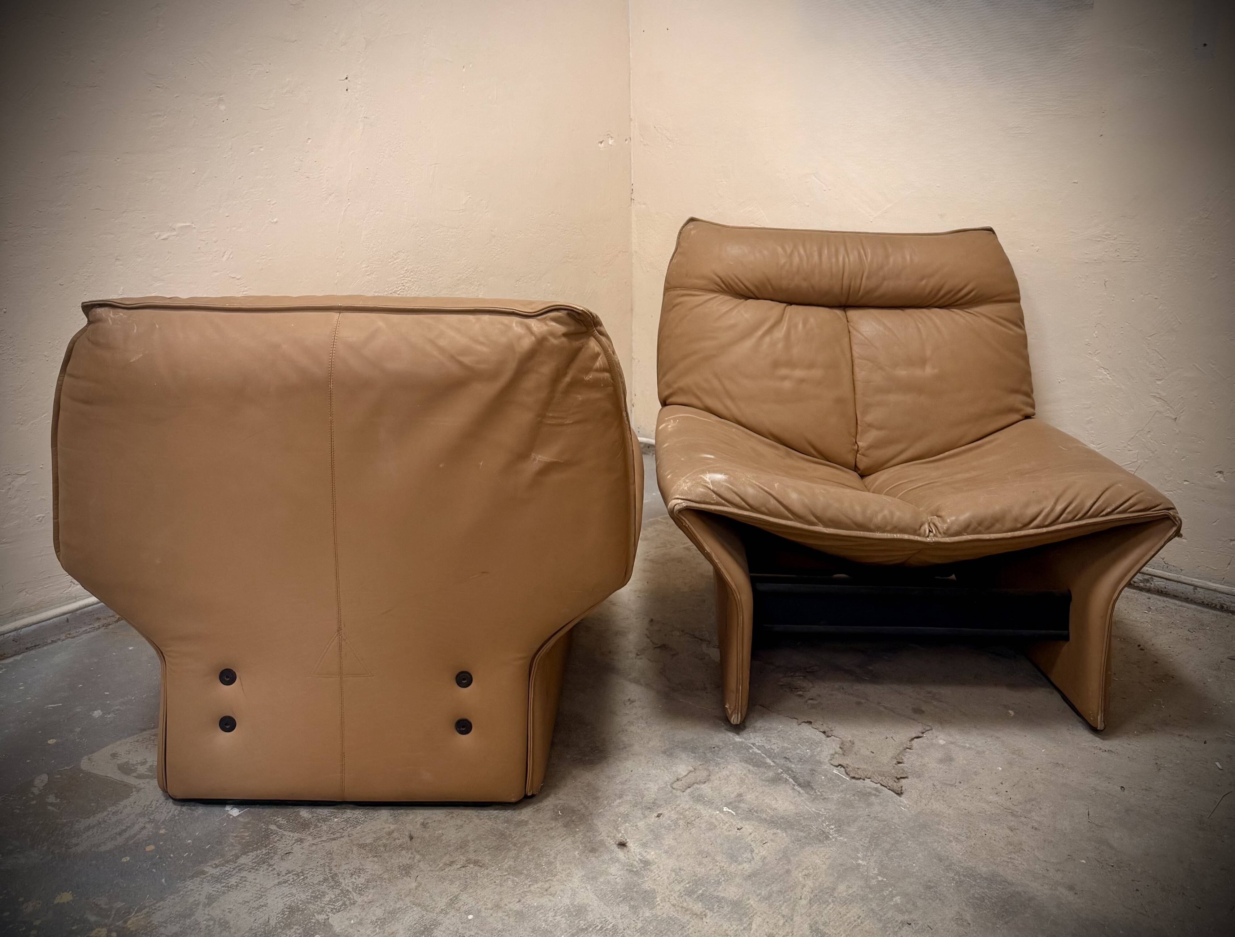 Pair of Gianni Pareschi lounge chairs for Busnelli, vintage leather from the 1970s.