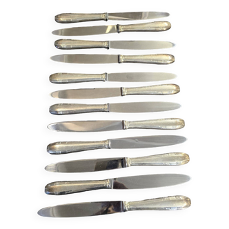 12 couteaux Art Déco en métal argenté milieu XXème avec son coffret