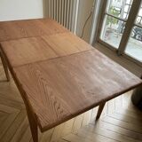 Extendable dining table in solid oak