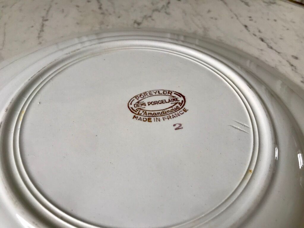 pastel green round dish honeycomb Moulin des Loups / L'Amandinoise years 51