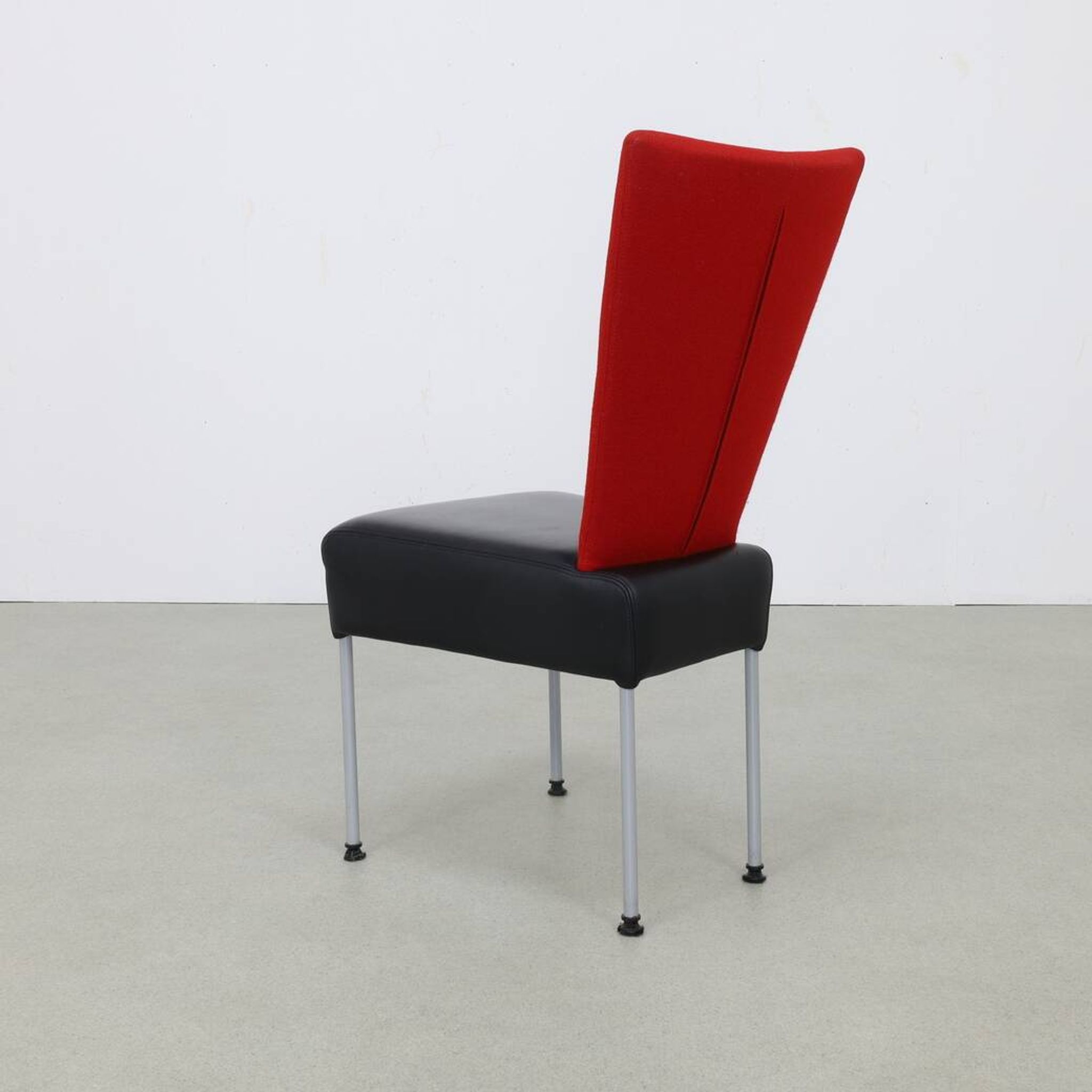 Ensemble de 4 chaises de salle à manger postmodernes bicolores, années 1980