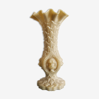 Vase soliflore vintage sur pied en opaline de foire de Portieux jaune crème corolle et tête de chien