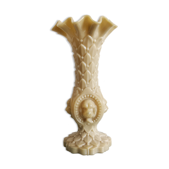 Vase soliflore vintage sur pied en opaline de foire de Portieux jaune crème corolle et tête de chien