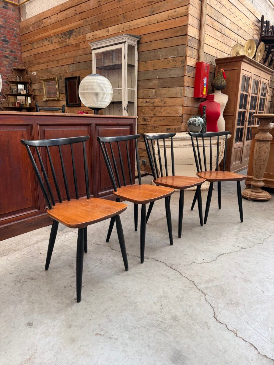 Set of 4 Scandinavian chairs
