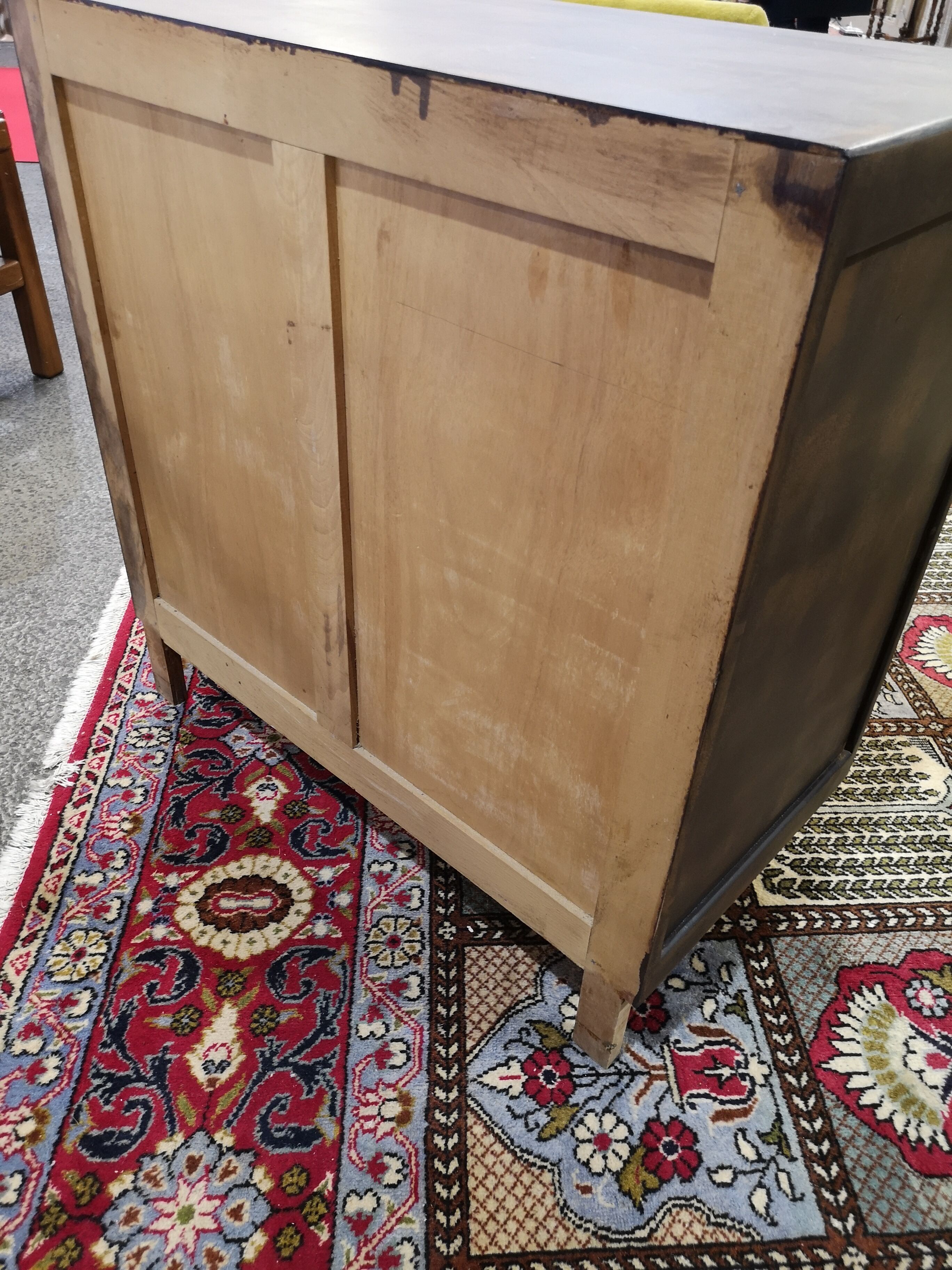 Chest of drawer compass feet