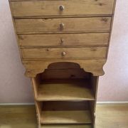 Dressoir en sapin, 4 tiroirs. Très bon état;