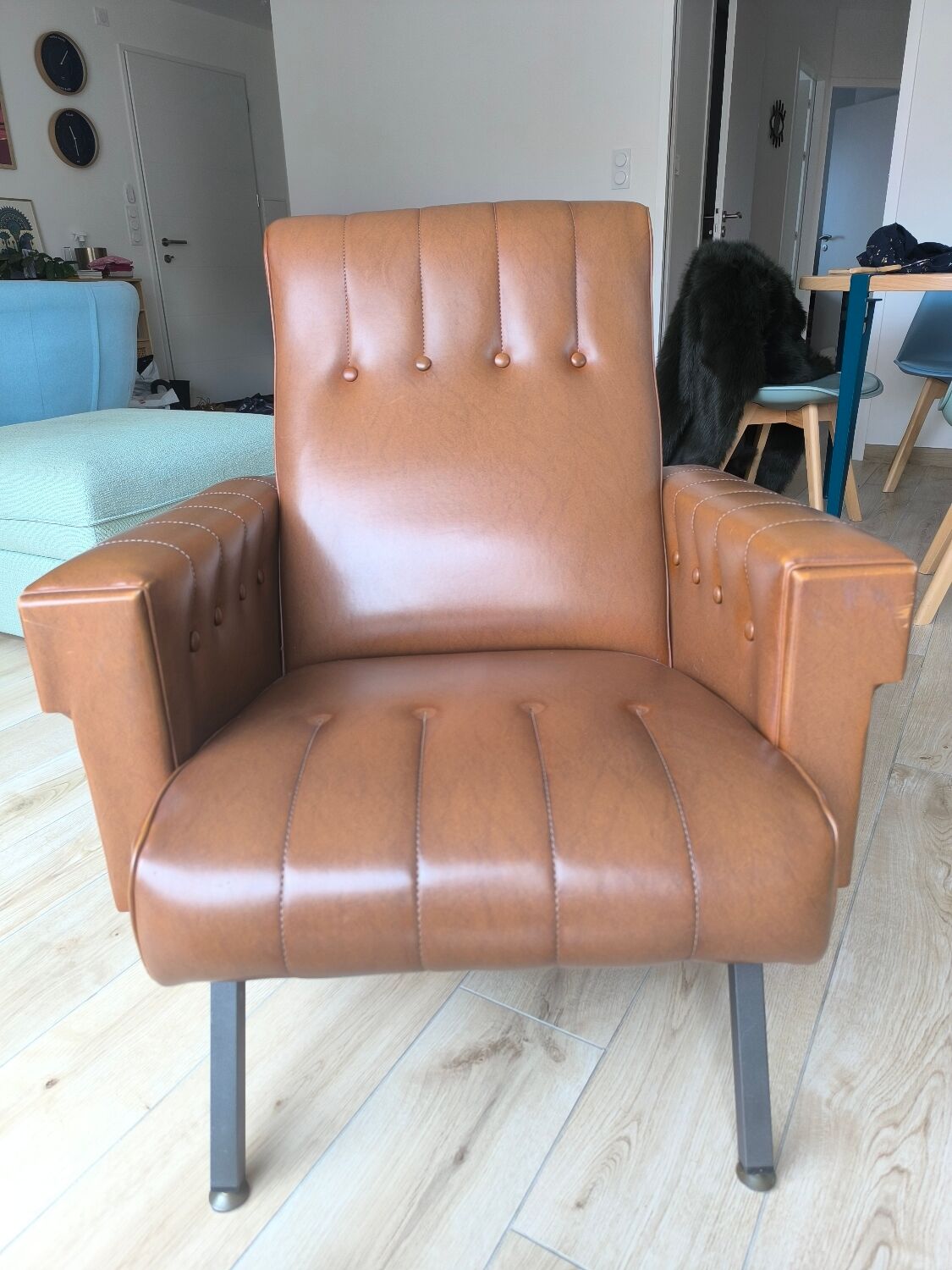 Genuine leather armchair