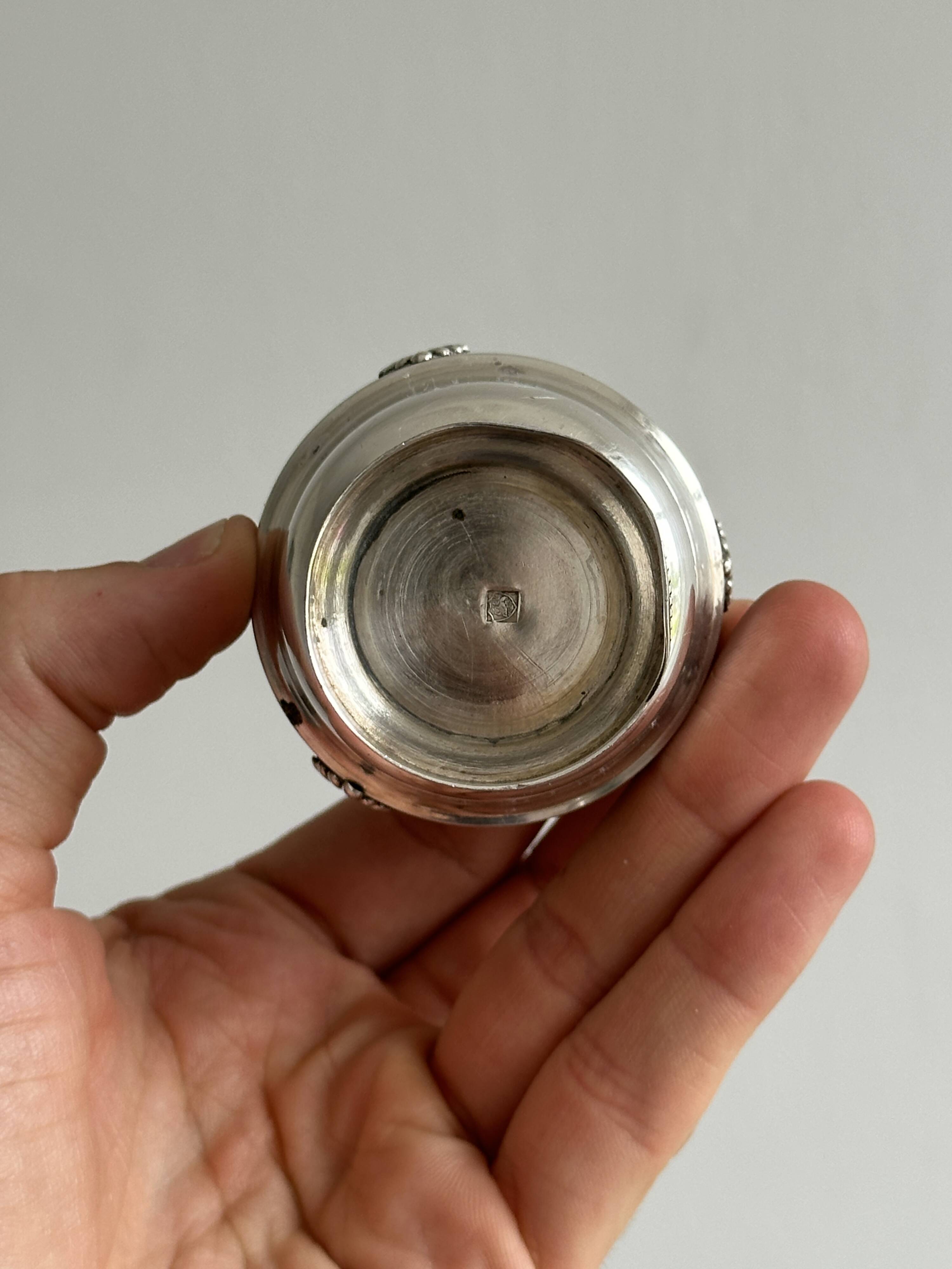 Silver metal duo, small vase and decorative pot