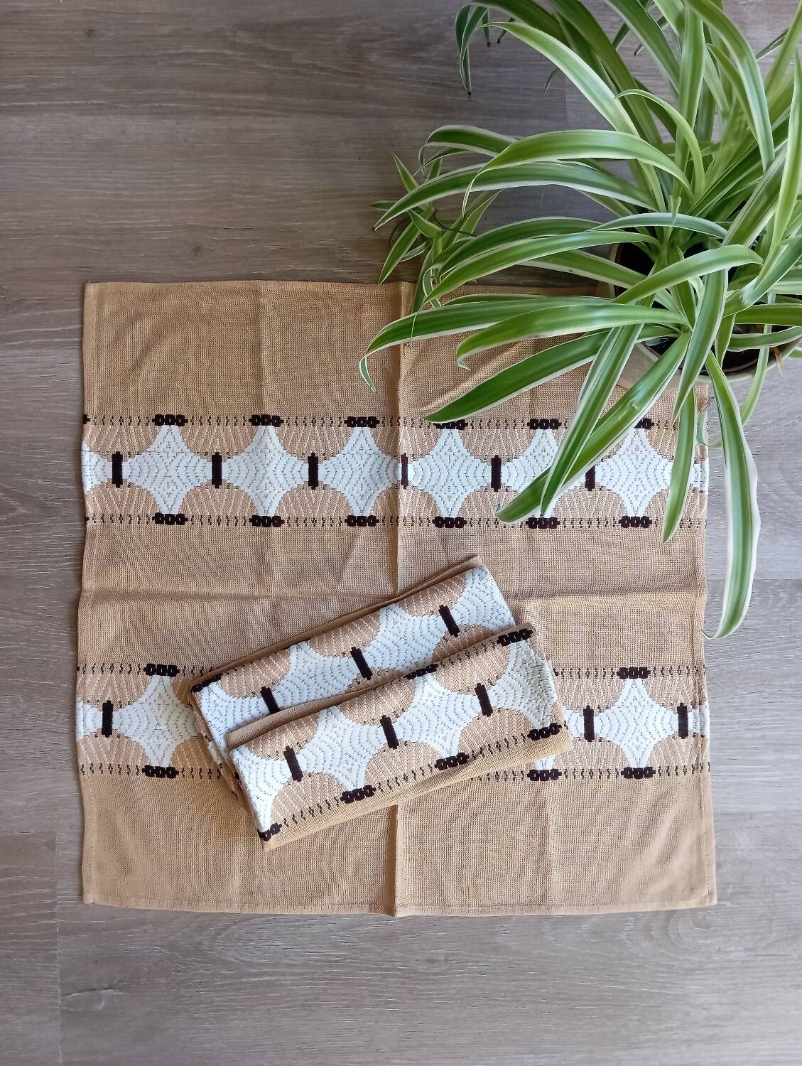 5 napkins 49x49 cm beige with geometric pattern, vintage