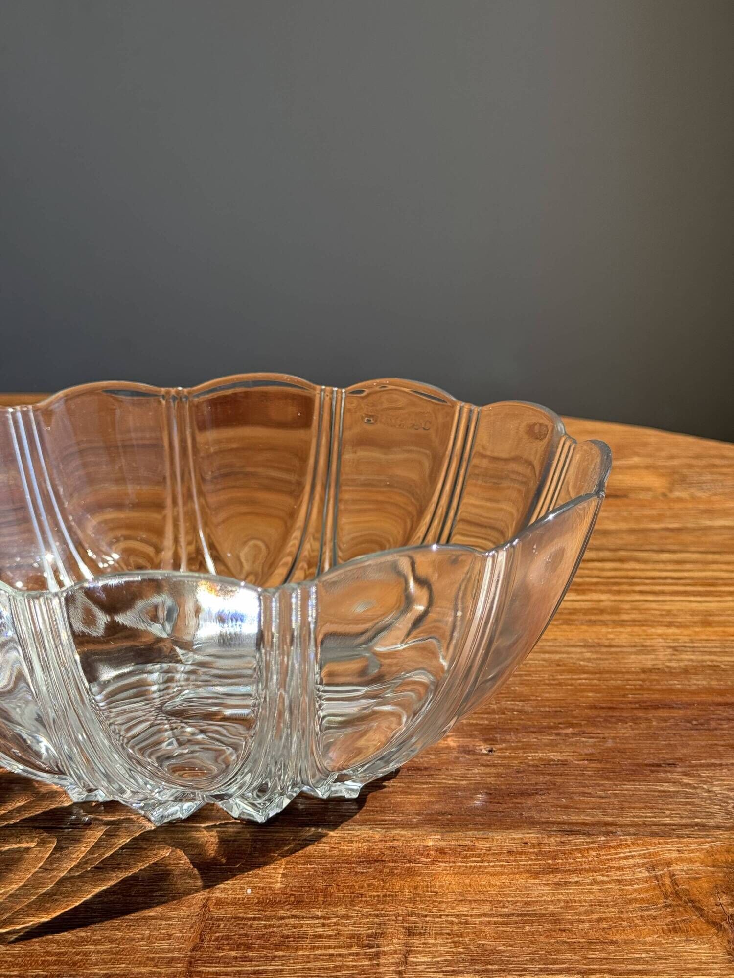 Small vintage Arcoroc Codec glass salad bowl with stylized petal patterns