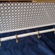 Porte-manteaux et chapeaux en laiton et métal perforé, années 1960