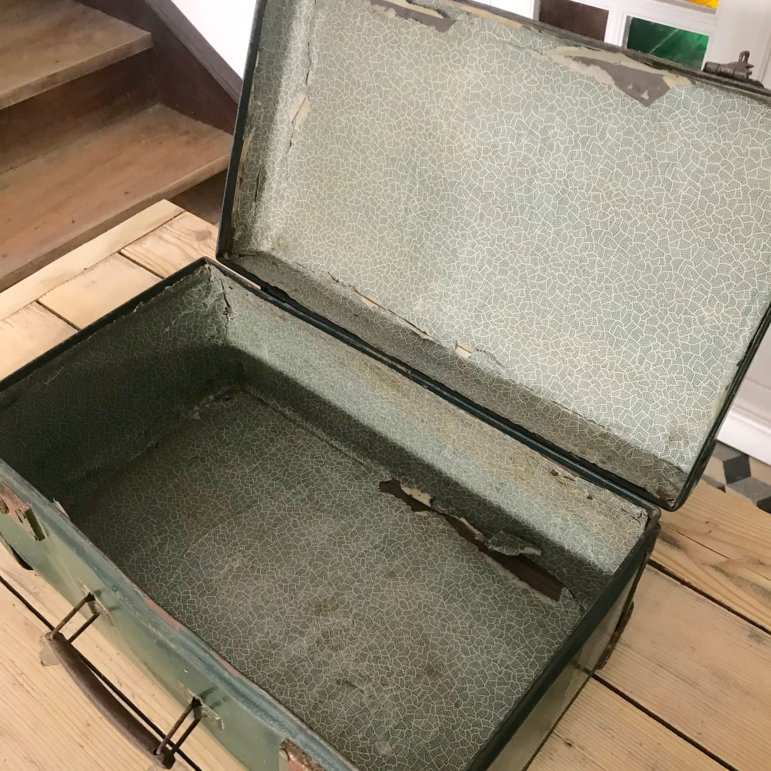 Valise verte vintage