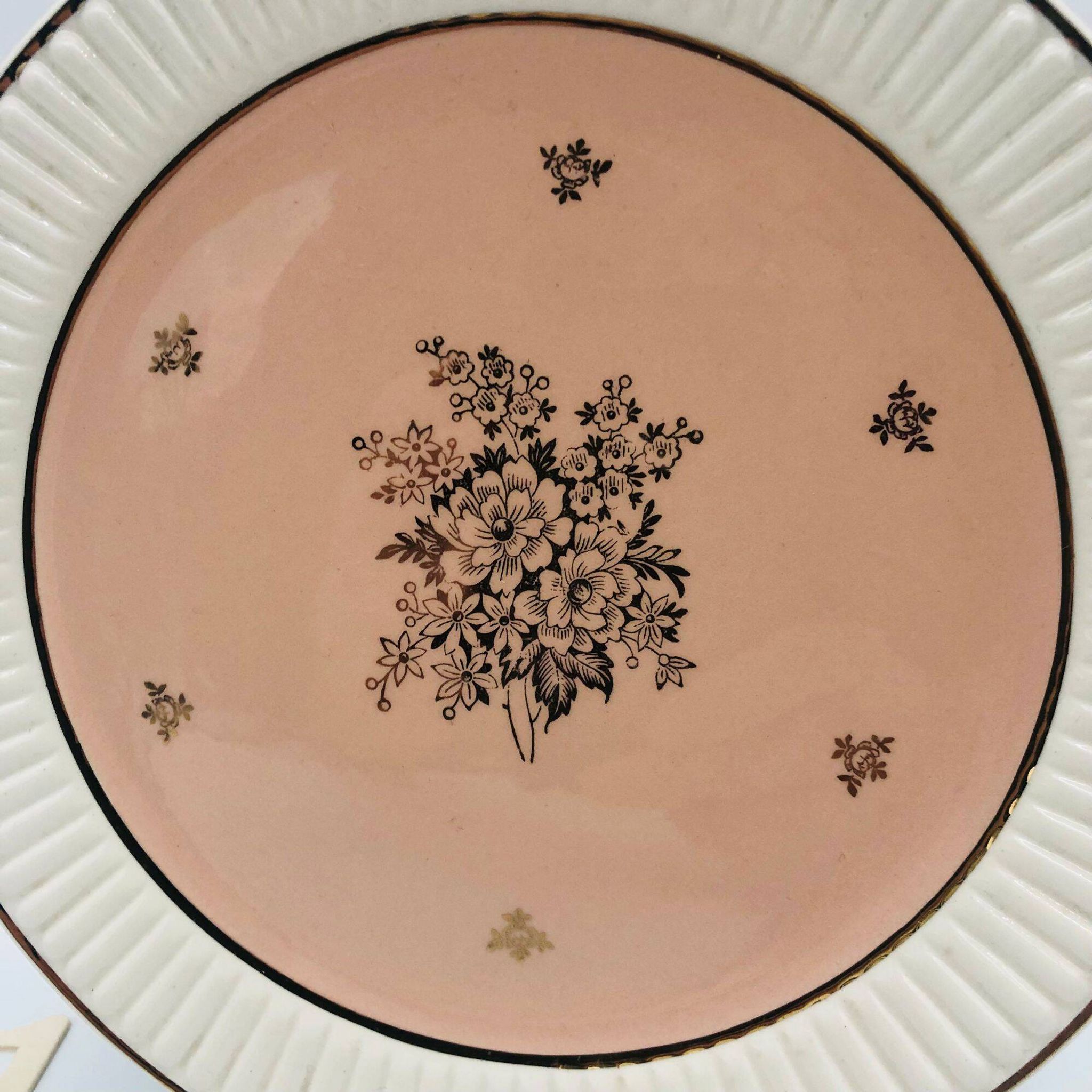 6 Assiettes à dessert et le plat de service, Villeroy & Boch », Météore.
