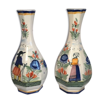 Paire de vases breton signés HB Quimper  homme et femme a décor breton aucuns fêles hauteur 25 cm  d