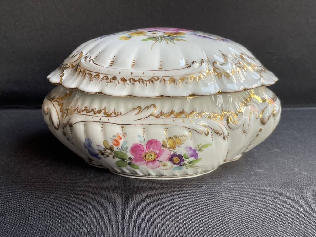 Large candy box – Dresden porcelain (Germany)
