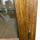 Vitrine vintage robuste en bois / armoire