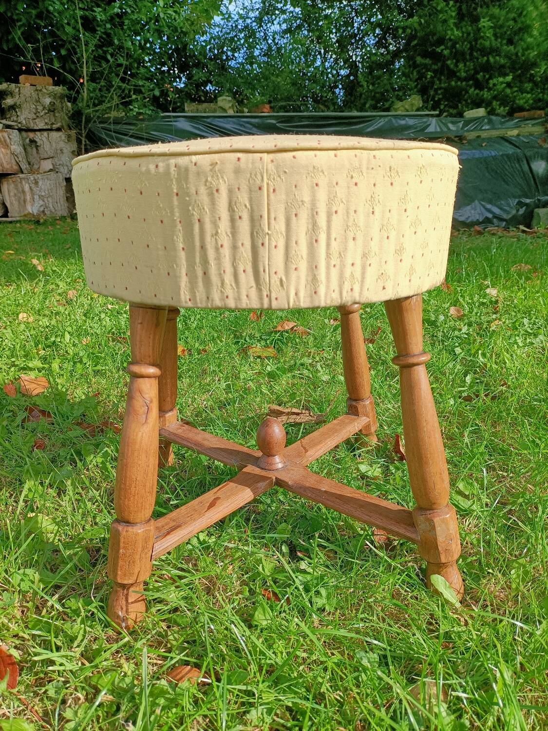 Retro Provençal stool