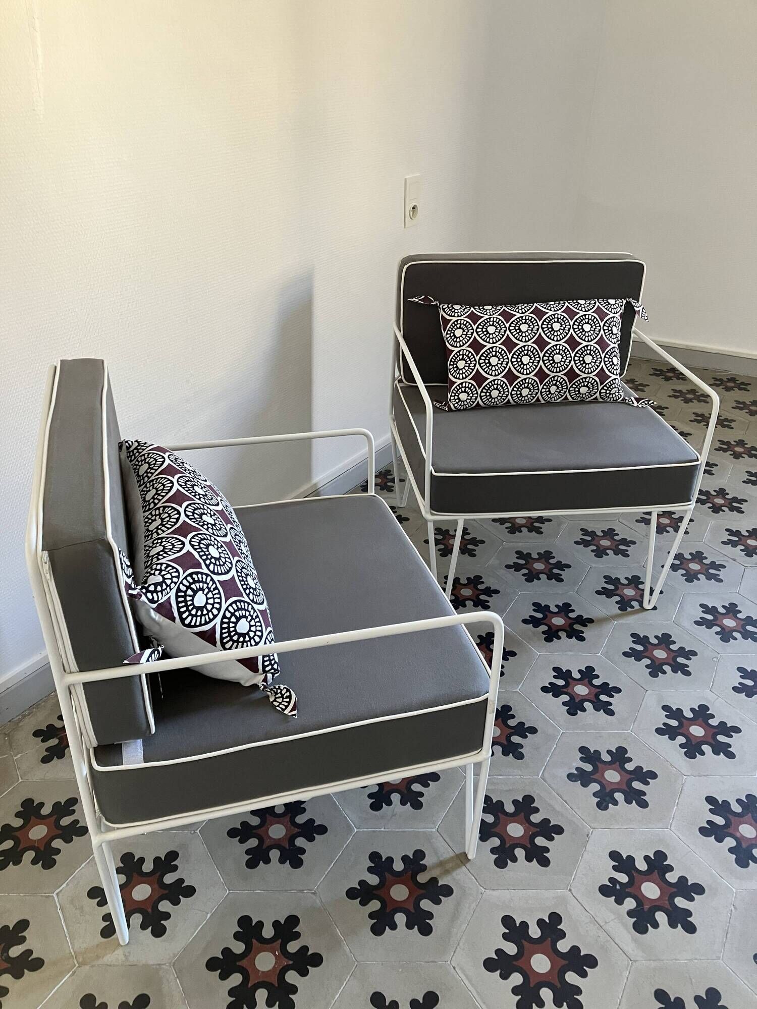 Vintage white metal Croisette style armchairs with hairpin legs in superb condition