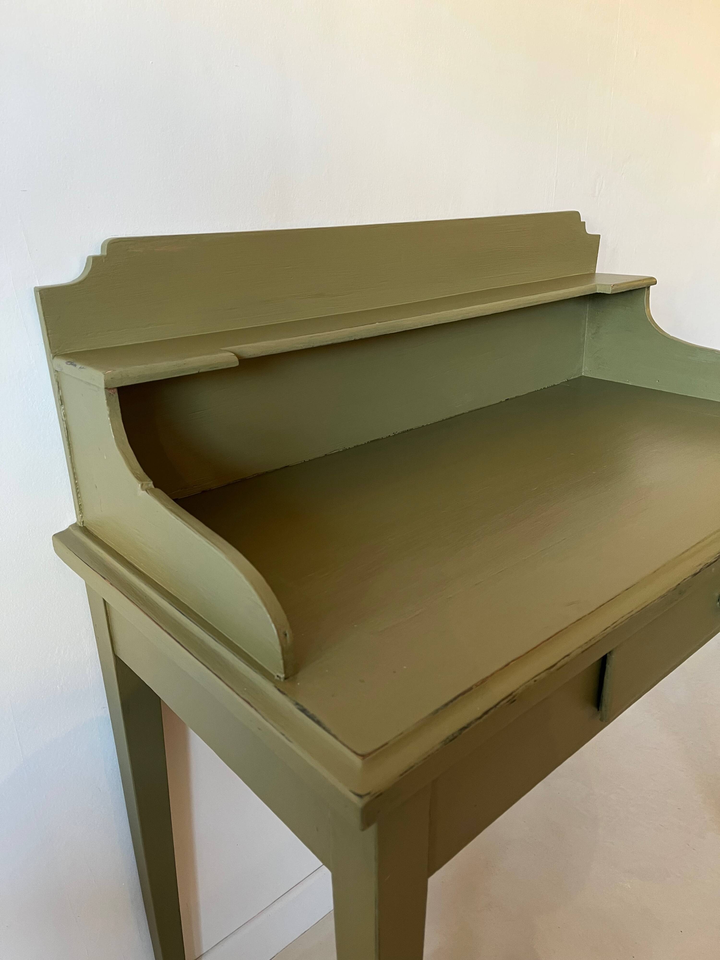 Green wooden dressing table
