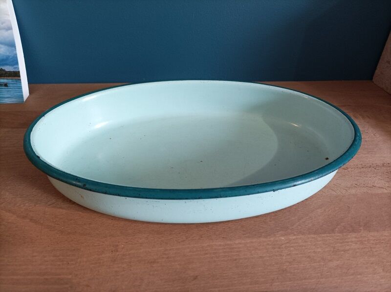 Oval metal enamelled dish water green edging dp 0323151