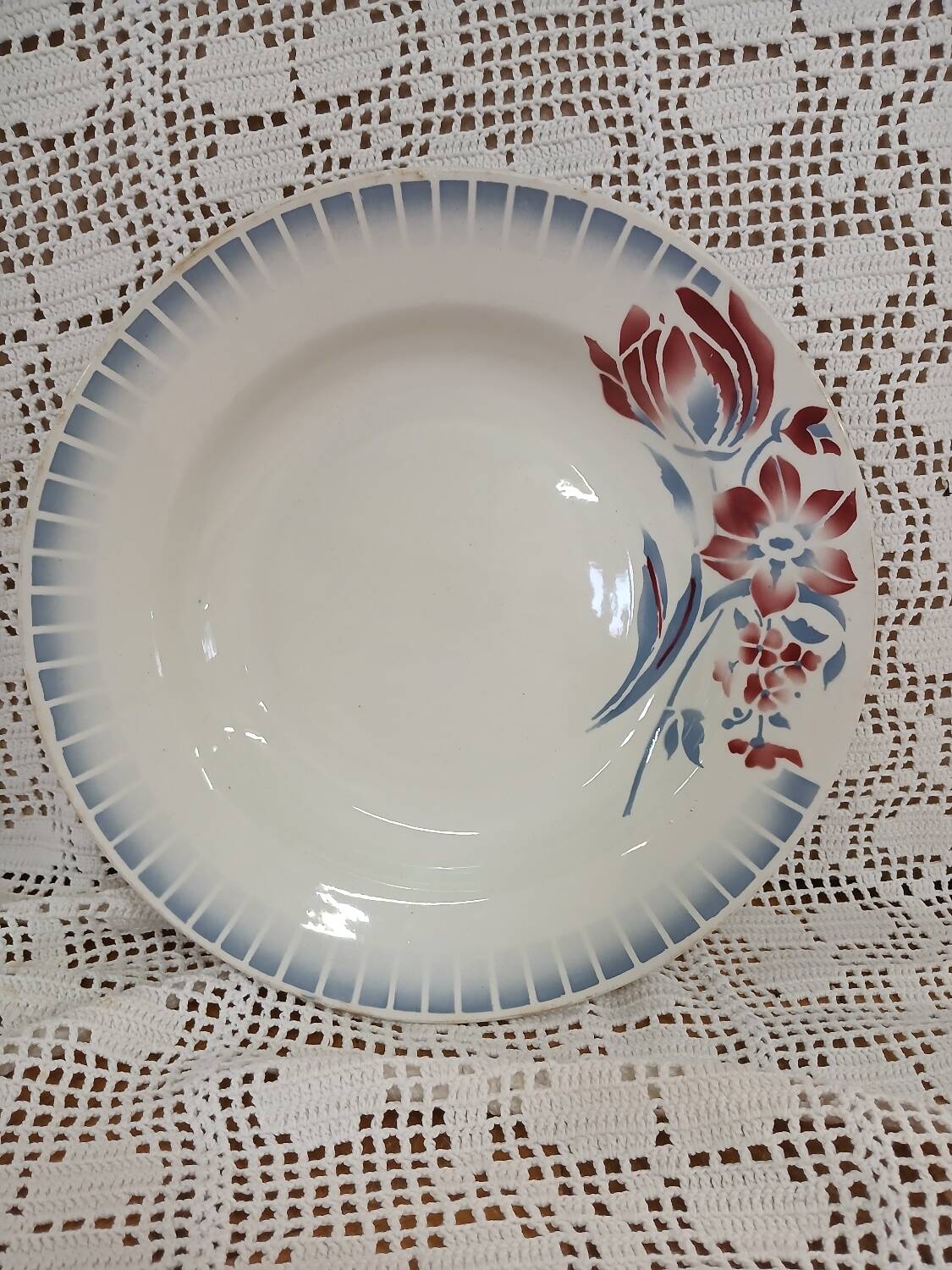 Old Saint Amand "Bougival" dish