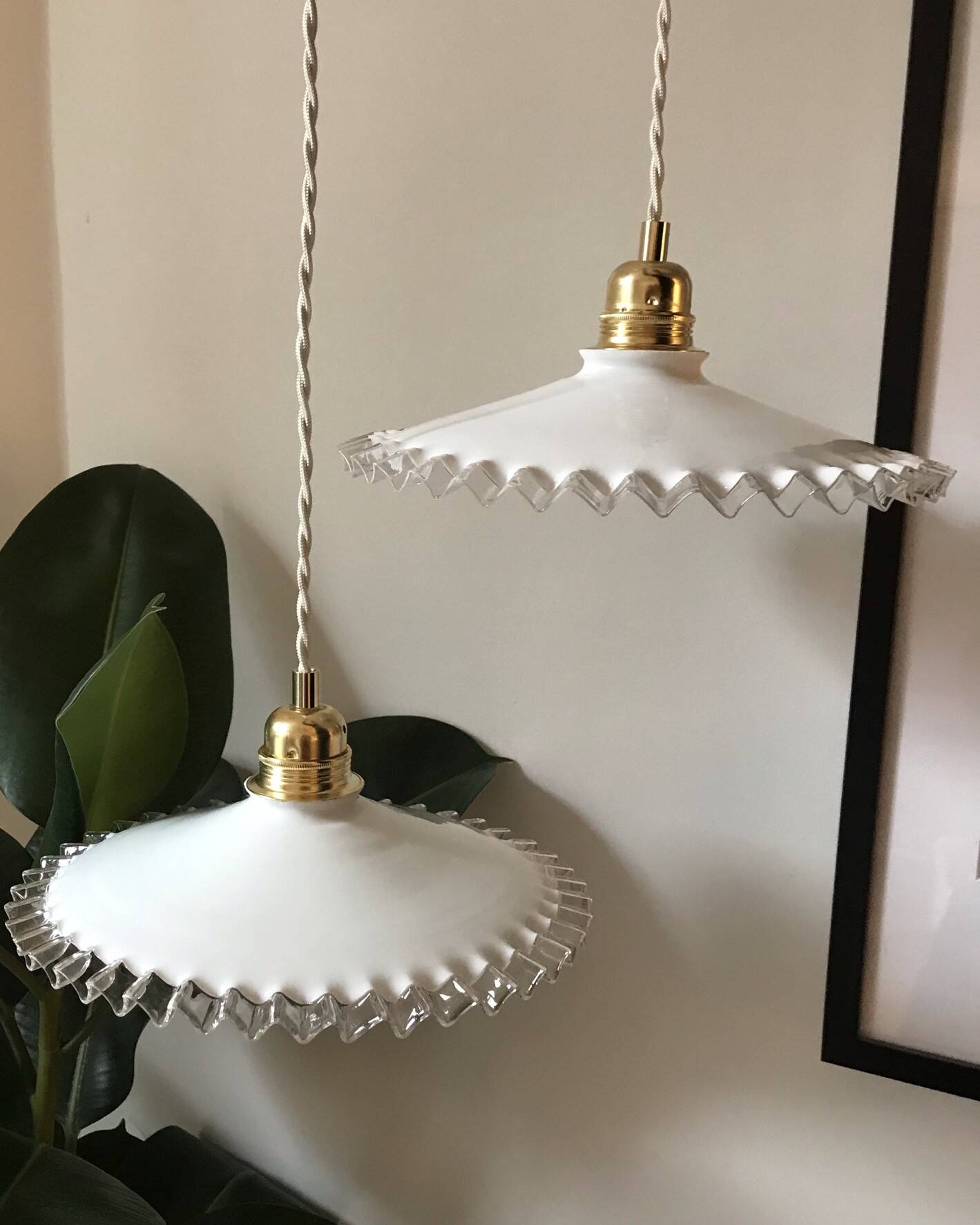 Suspension in flat serrated opaline from the 1950s - many models available