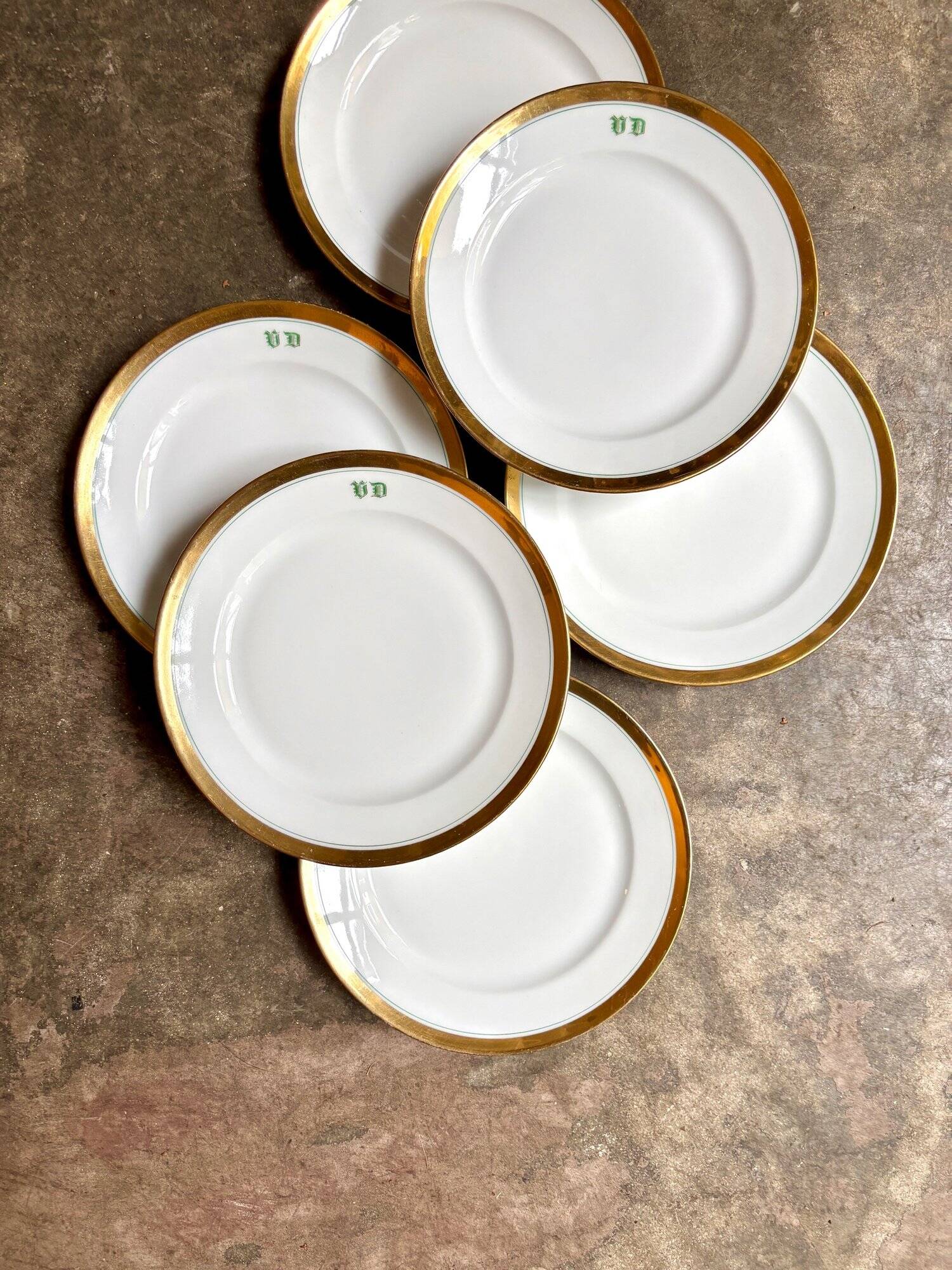 6 dessert plates in gilded Paris porcelain with "VD" monogram