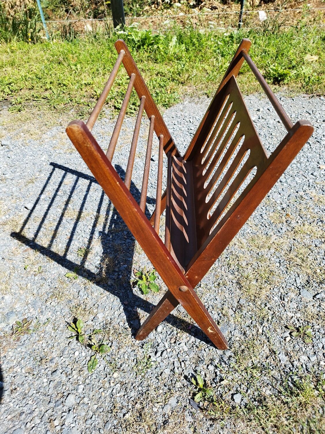 Scandinavian style folding magazine rack by Cees Brackman for Pastoe 60/70