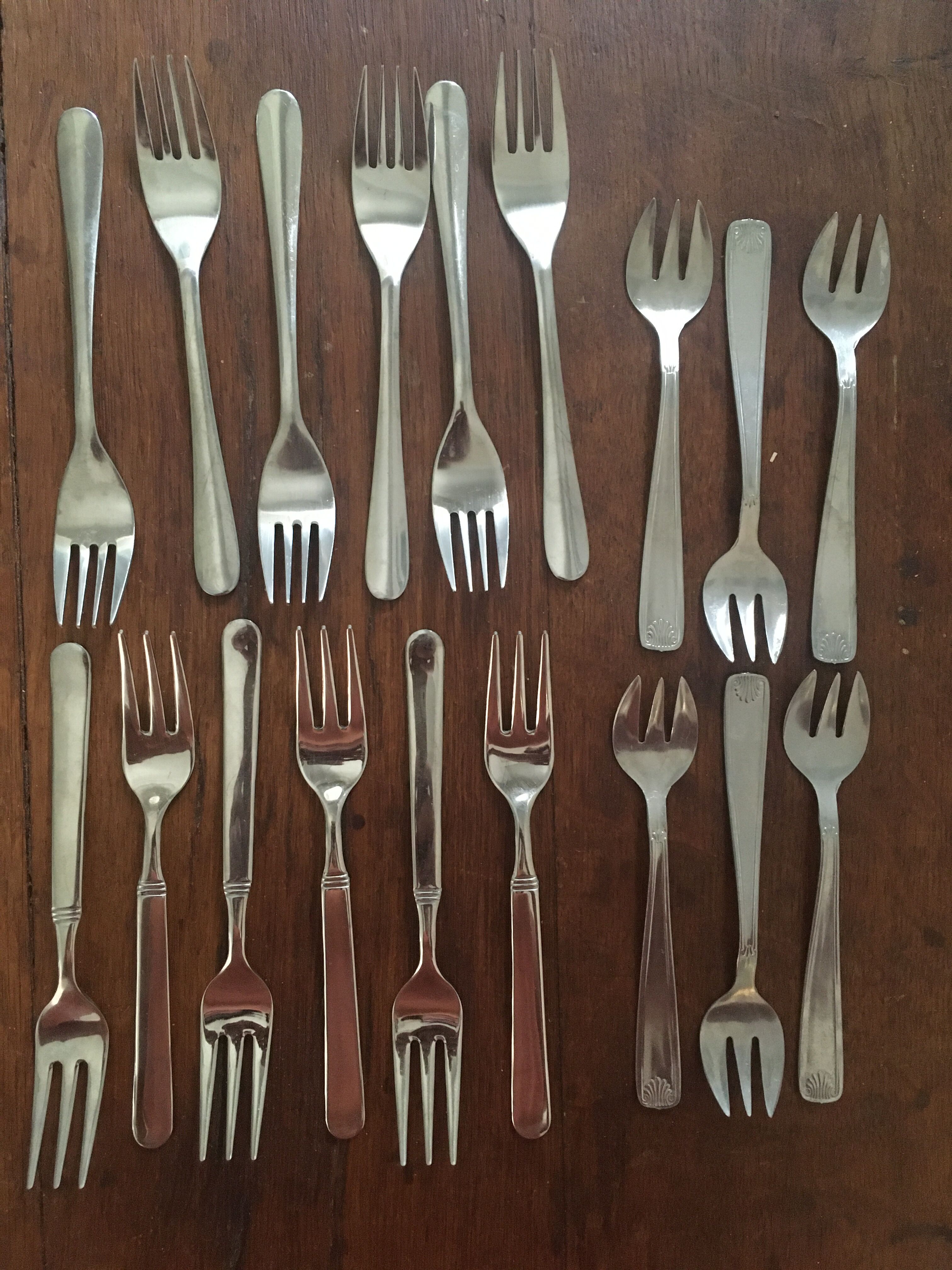 Set of 18 vintage oyster forks