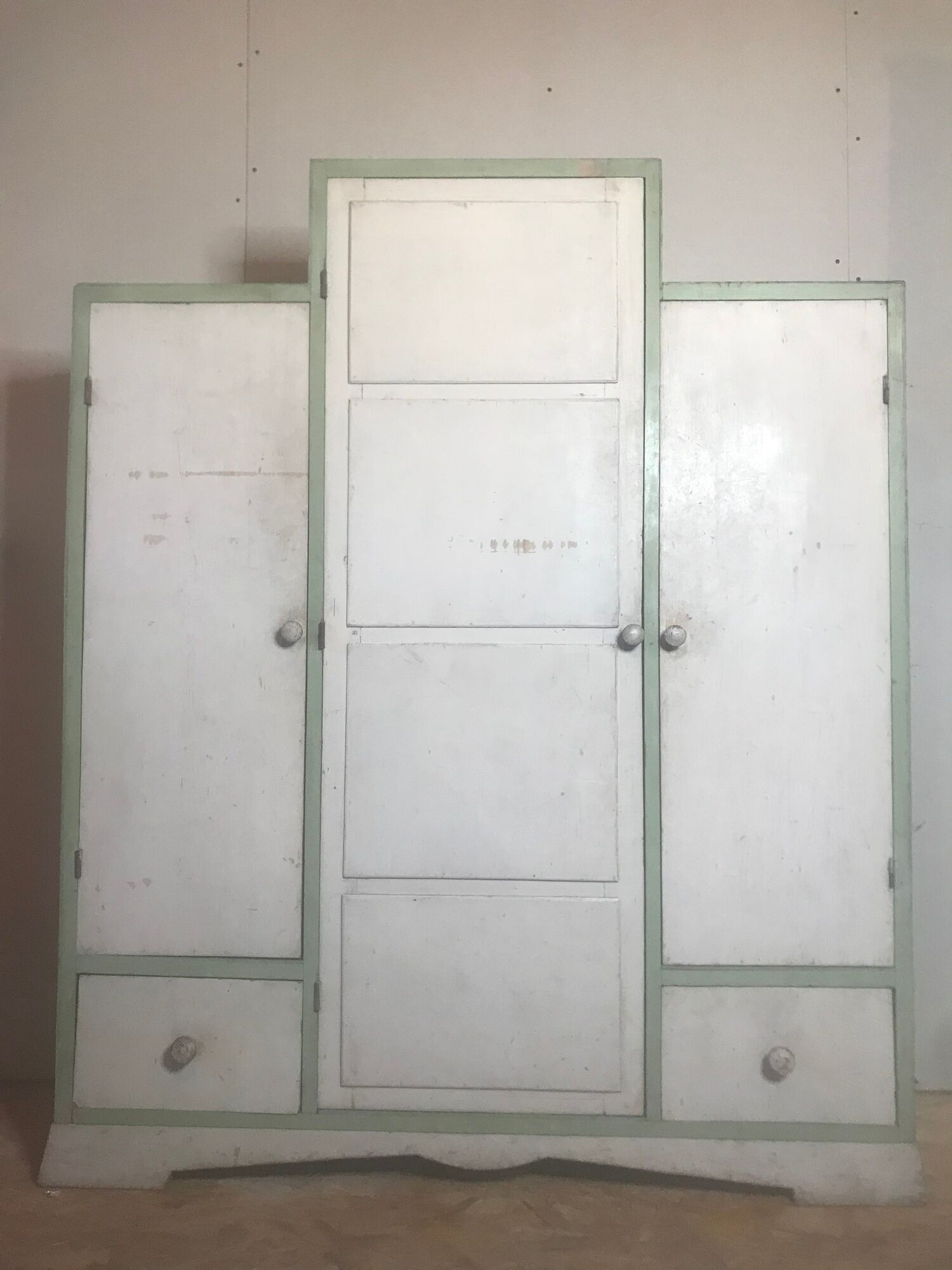 Armoire asymétrique art deco