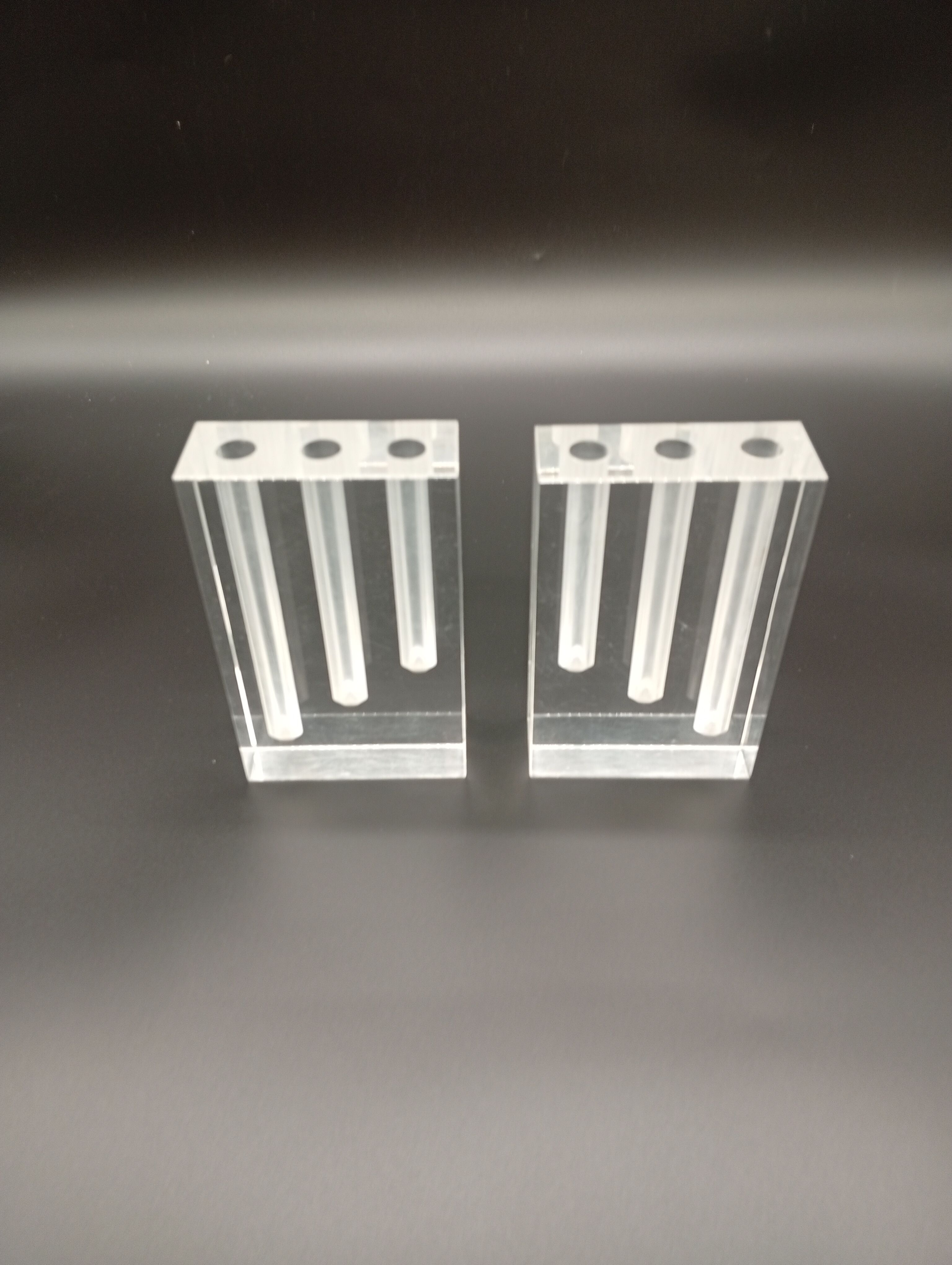 Duo Vase Bloc Résine Lucite Triple Cheminée Plexiglas Design Postmoderne