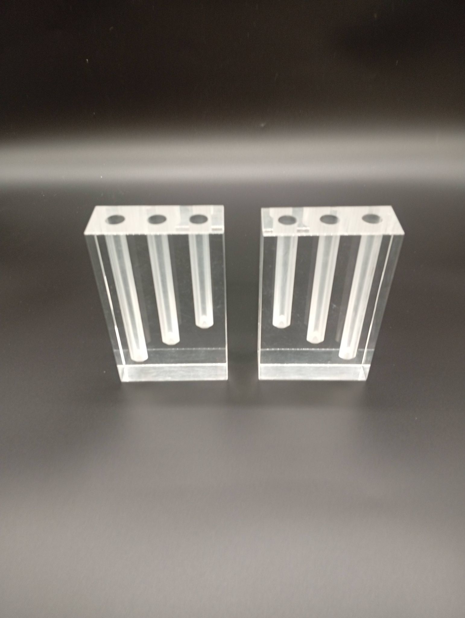 Duo Vase Bloc Résine Lucite Triple Cheminée Plexiglas Design Postmoderne