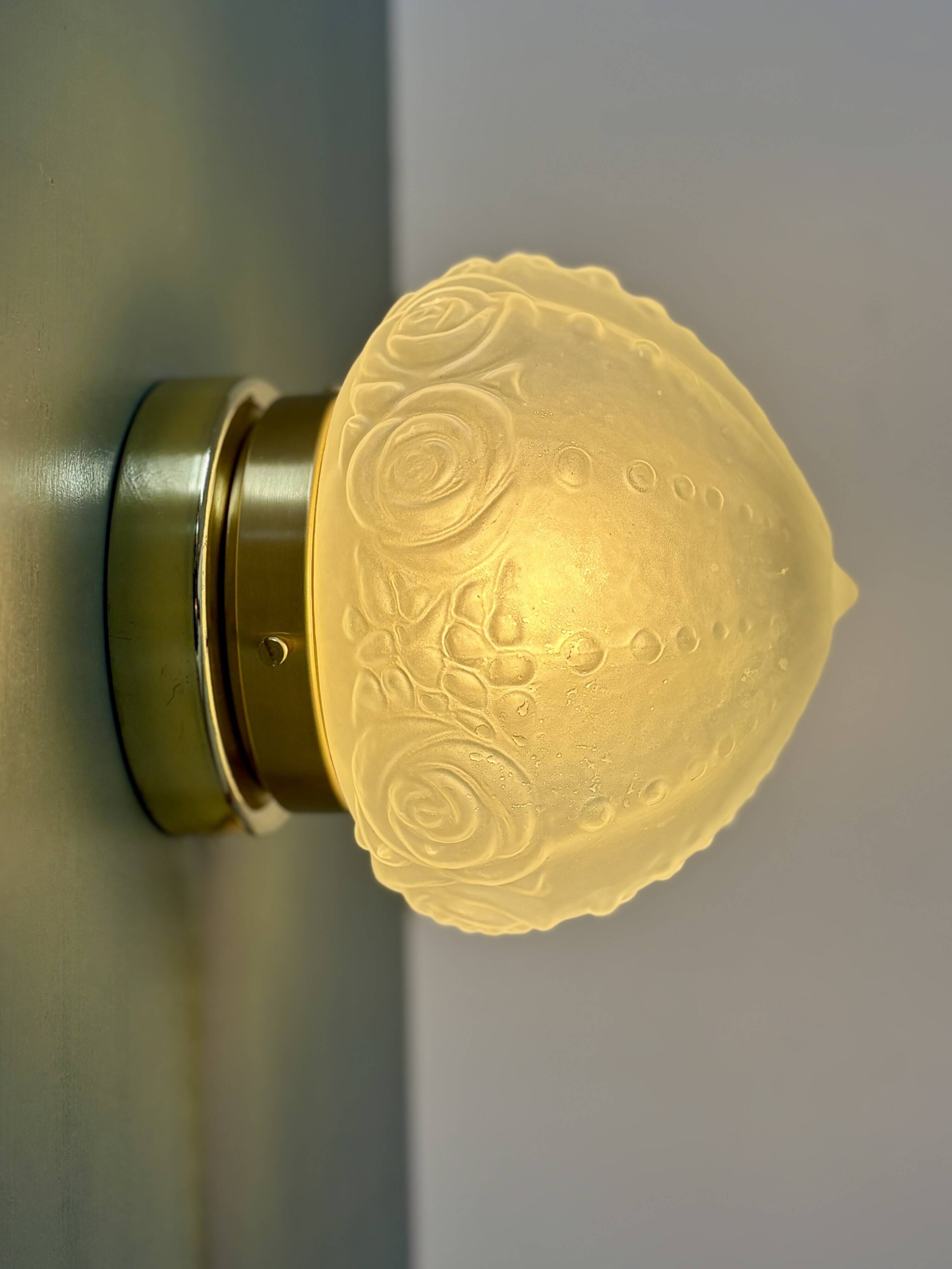 Vintage Art Deco frosted glass globe wall/ceiling light.