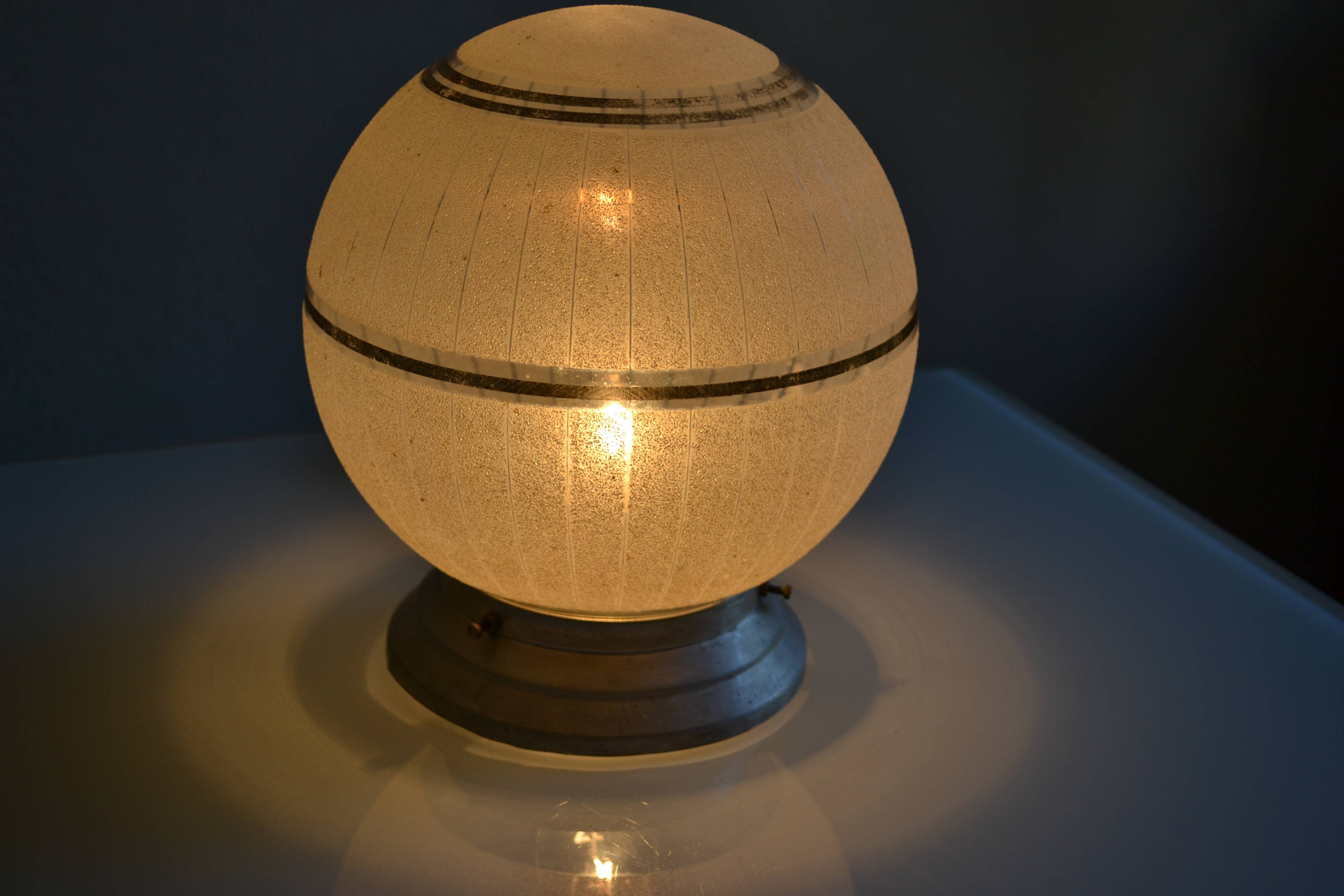 Art deco frosted glass ball table lamp