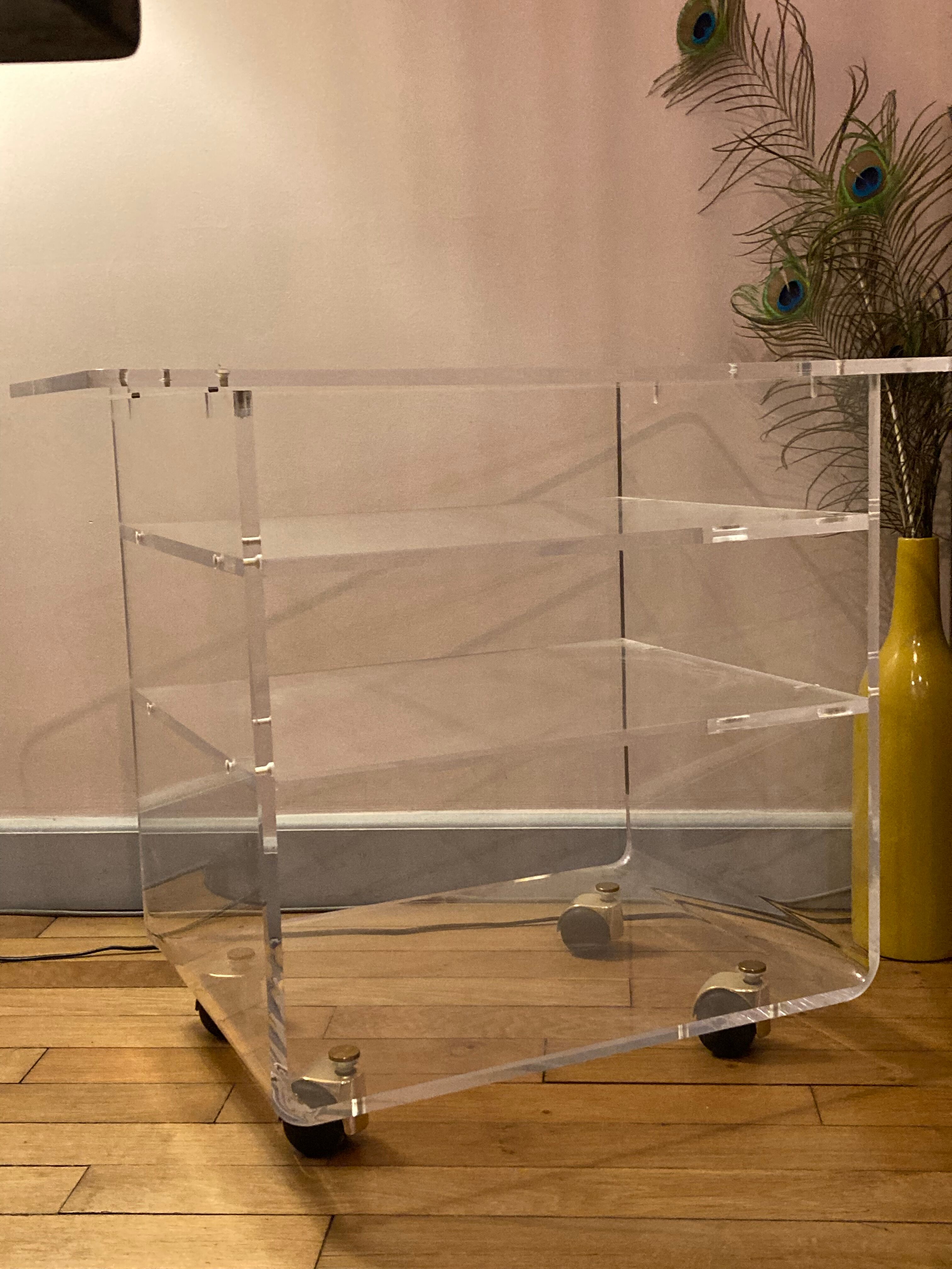 International Marais plexi service