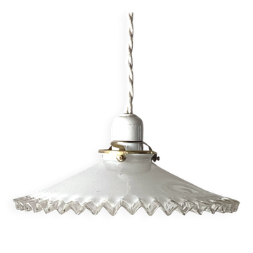 Suspension in white opaline