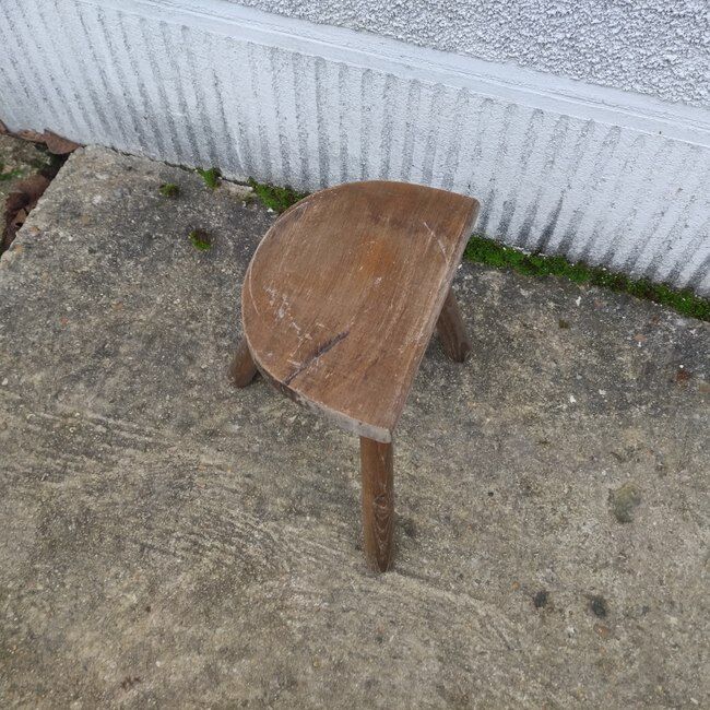 low tripod stool