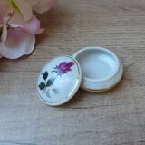 Set two jewelry boxes in Limoges porcelain, set of two jewelry boxes decorated with roses