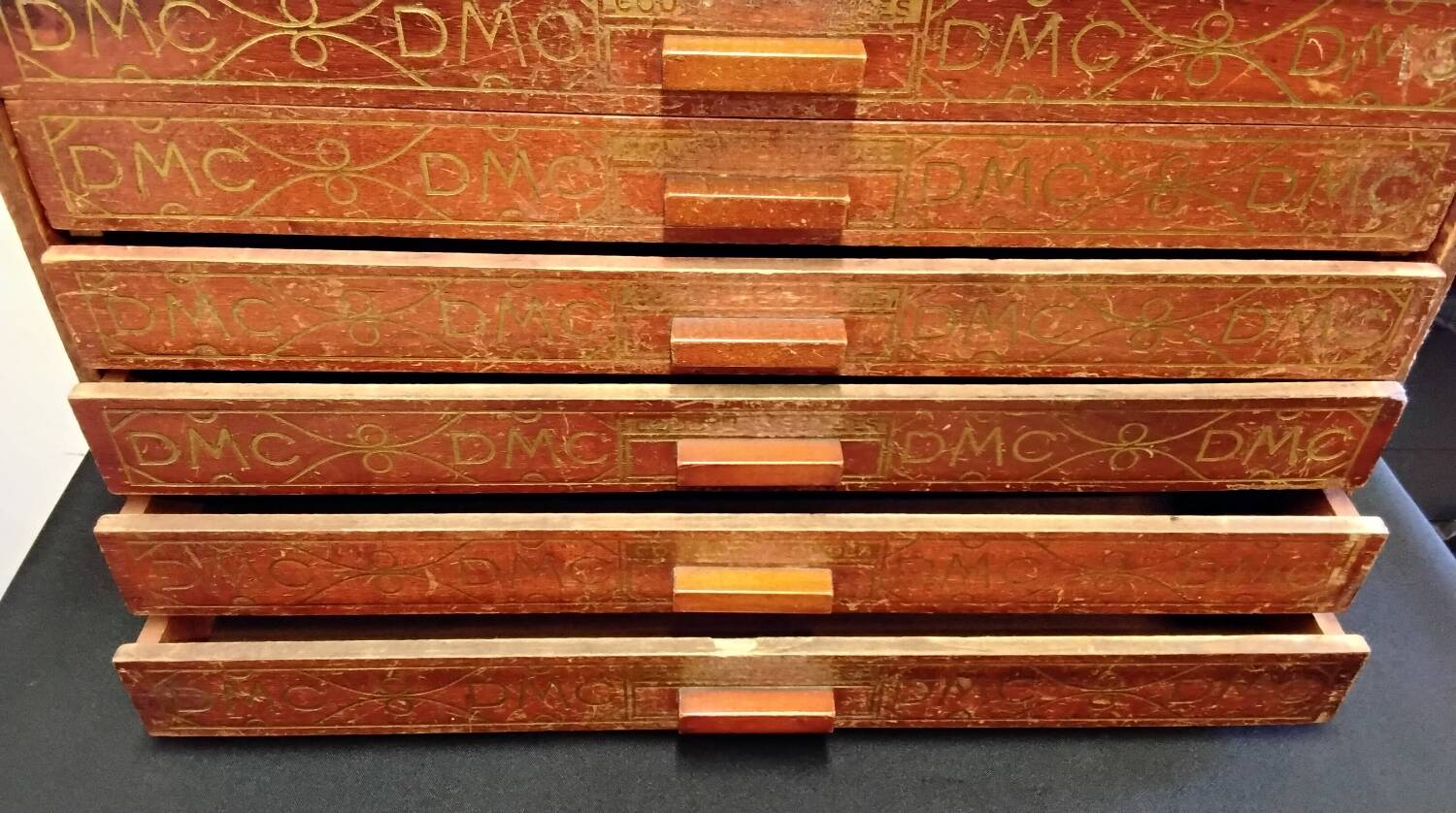 Coffret/ petite commode de mercerie vintage de la marque DMC
