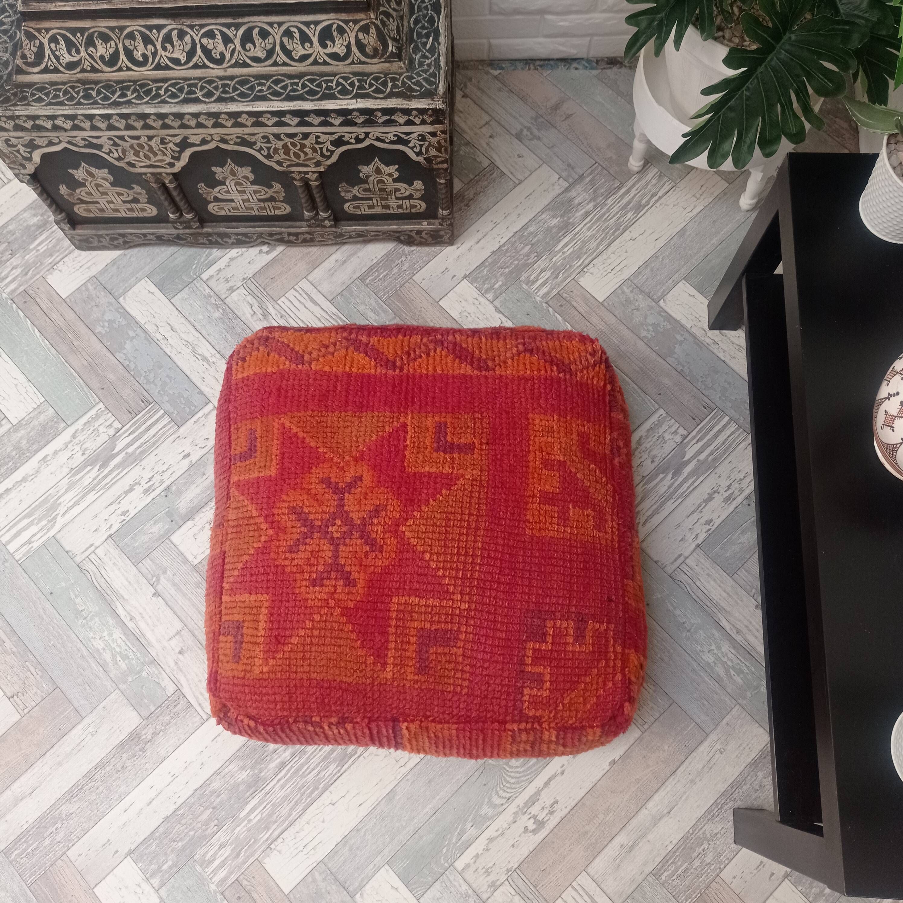 Handmade Berber pouf in wool 60 X 60 X 20 CM