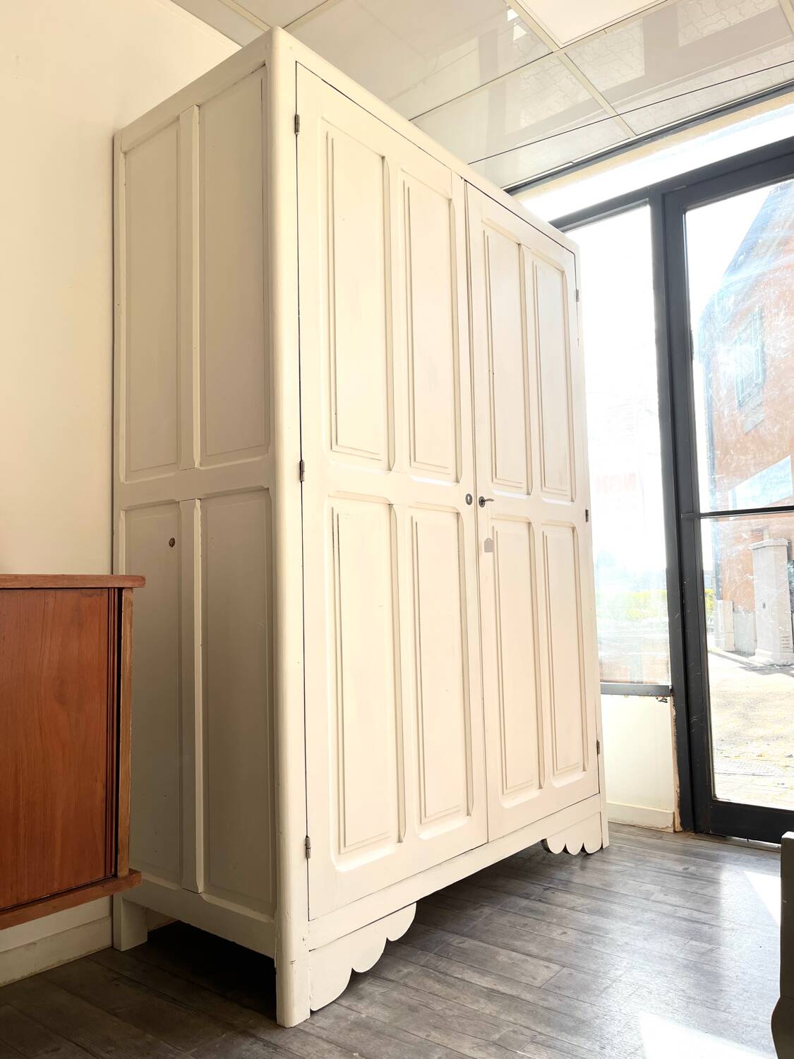 Parisian wardrobe made of solid wood