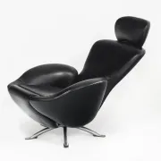 "Dodo" armchair in black leather. Design by Toshiyuki Kita. Cassina. Italy.
