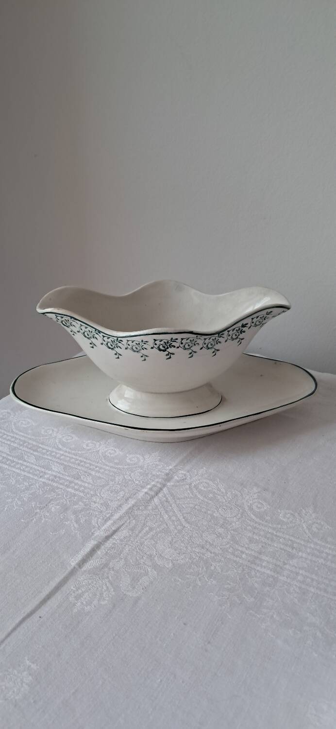 Iron clay sauceboat from Moulin des Loups No. 40. Vintage