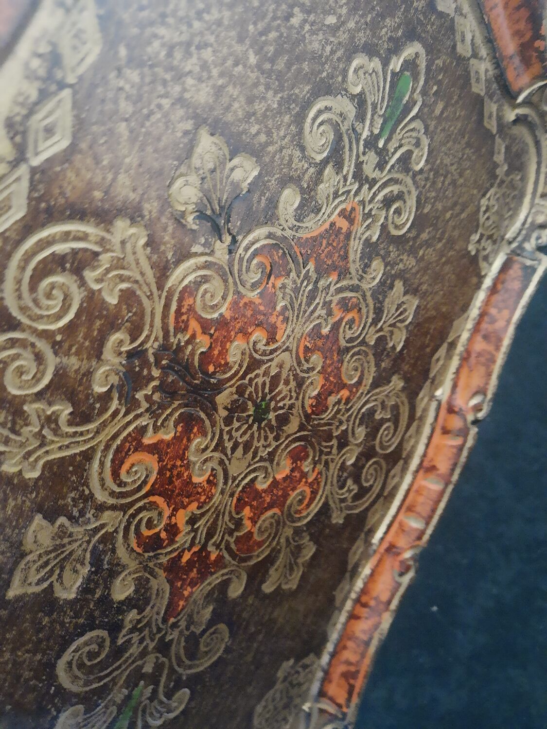Florentine tray in vintage carved wood