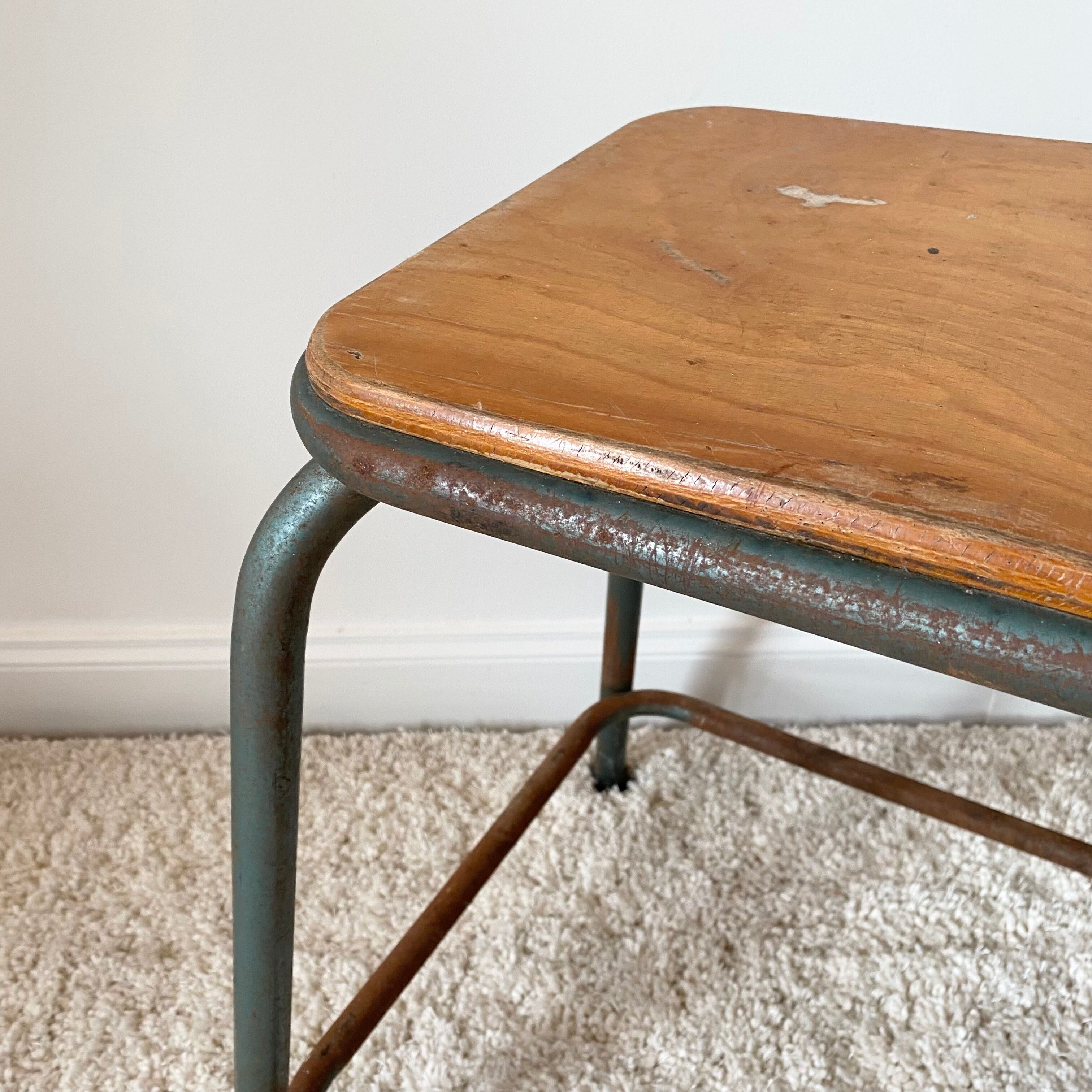 Bar stool / industrial top (workshop)