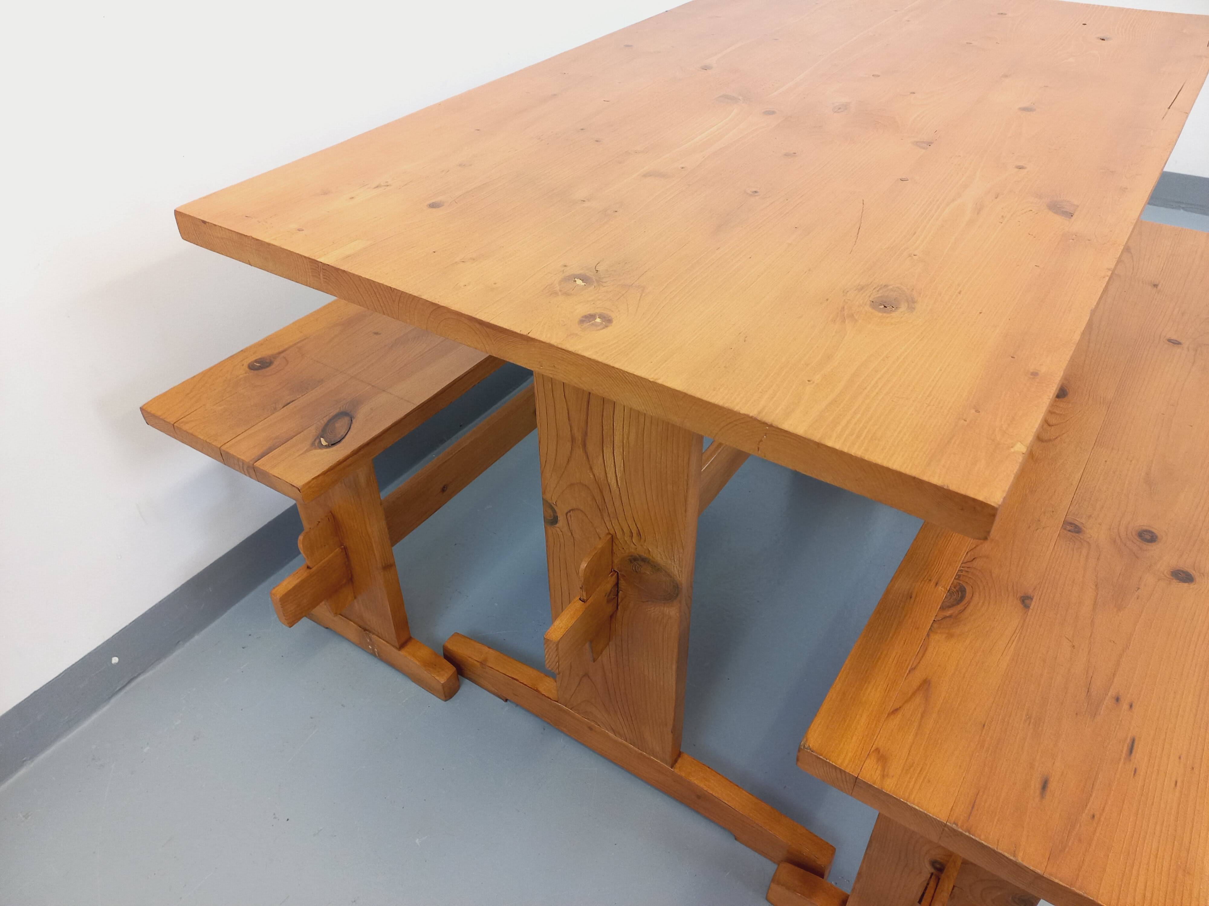 Suite of a table and 2 vintage fir benches from the 60s