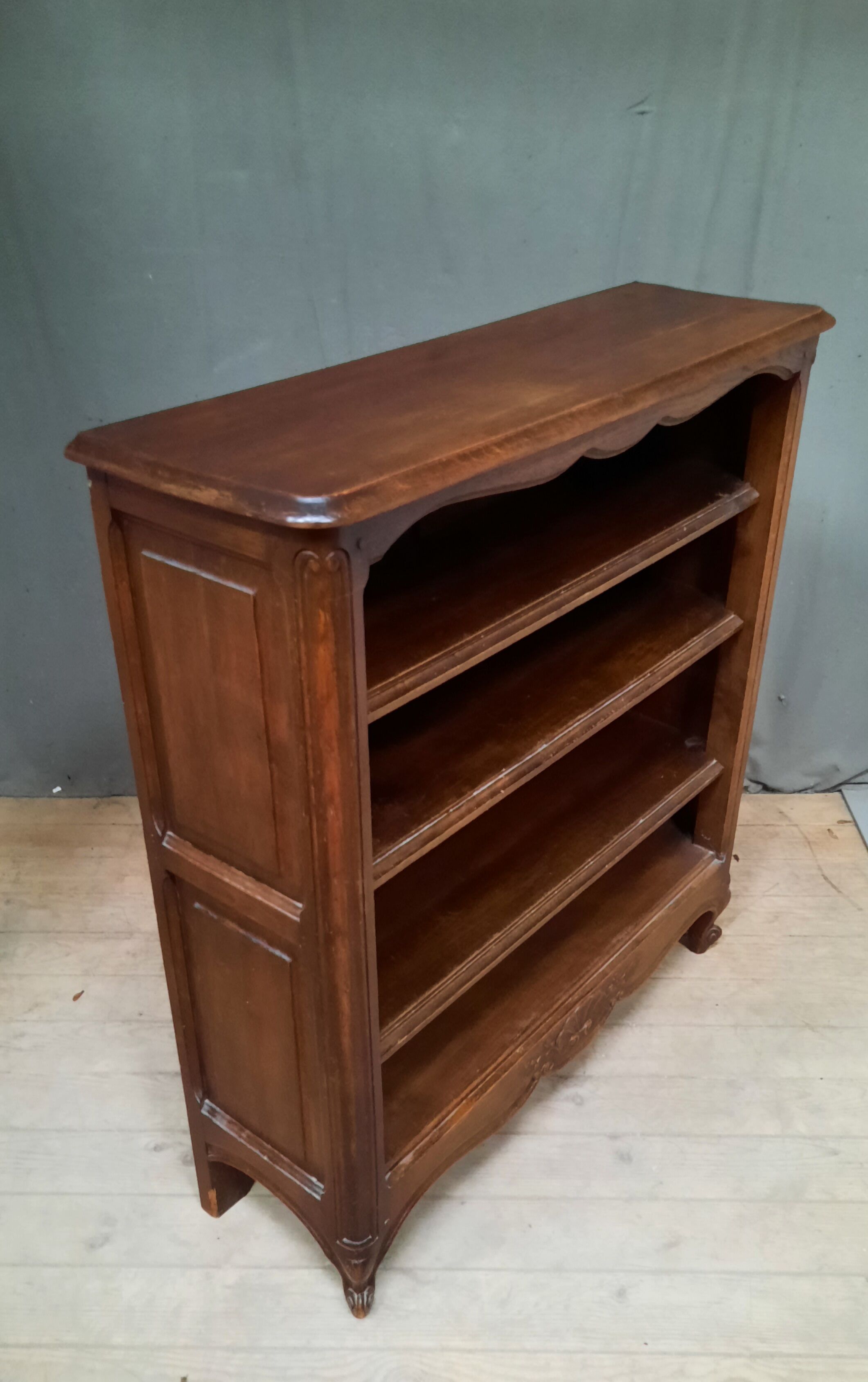 Etagere en chene style Louis XV